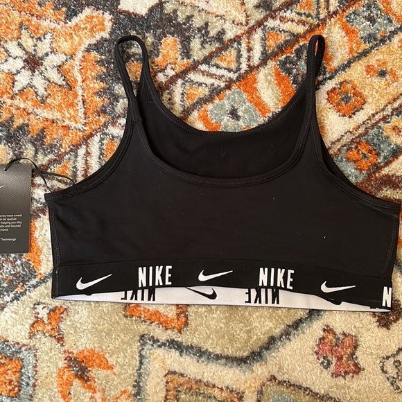 New Junior Girls Nike Trophy Sports Bra - Picture 4 of 6